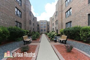 3721 N Pine Grove Ave, Unit J08W in Chicago, IL - Building Photo