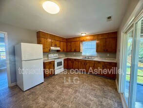 1614 Brevard Rd in Hendersonville, NC - Building Photo - Building Photo