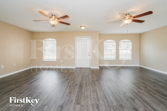 4911 Rawls Rd in Tampa, FL - Building Photo - Building Photo