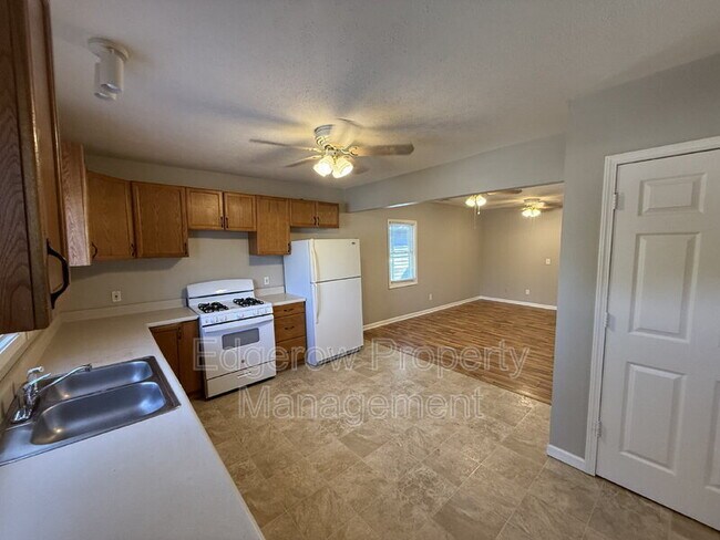1323 Broadway Ave NW in Grand Rapids, MI - Building Photo - Building Photo