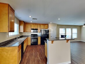 8318 Brilliant Ruby Ct in Las Vegas, NV - Building Photo - Building Photo