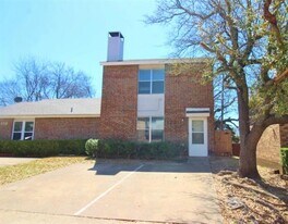 122 Country Bend in Duncanville, TX - Building Photo