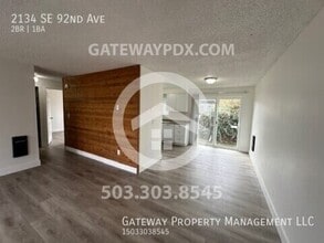2134 SE 92nd Ave in Portland, OR - Foto de edificio - Building Photo