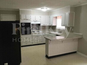 6634 Imperial Dr in Morrow, GA - Building Photo - Building Photo