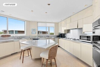 186 Dune Rd in Westhampton Beach, NY - Building Photo - Building Photo