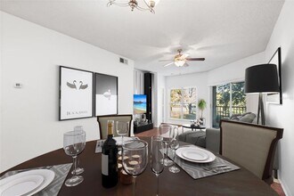 10028 Strafford Oak Ct in Tampa, FL - Foto de edificio - Building Photo