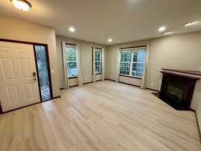 10006 Pincherry Ln in Eden Prairie, MN - Building Photo - Building Photo