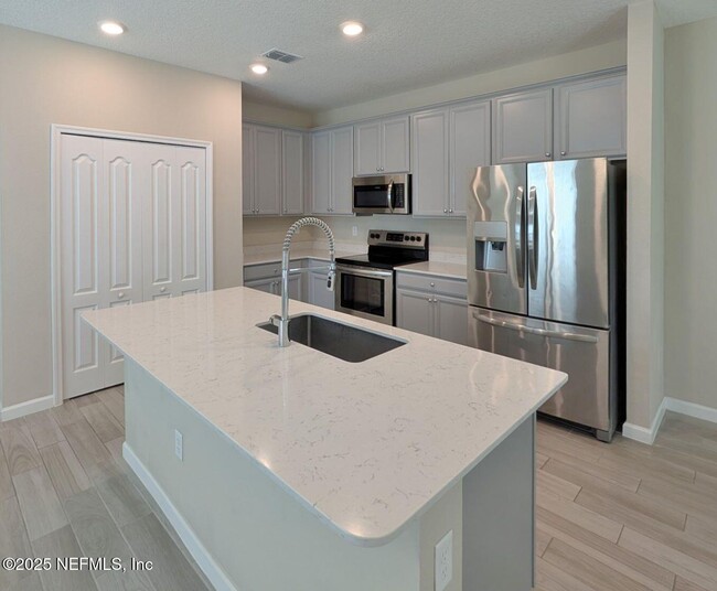 1635 Pottsburg Point Dr in Jacksonville, FL - Building Photo - Building Photo
