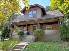 2 Lathrop St in Madison, WI - Building Photo