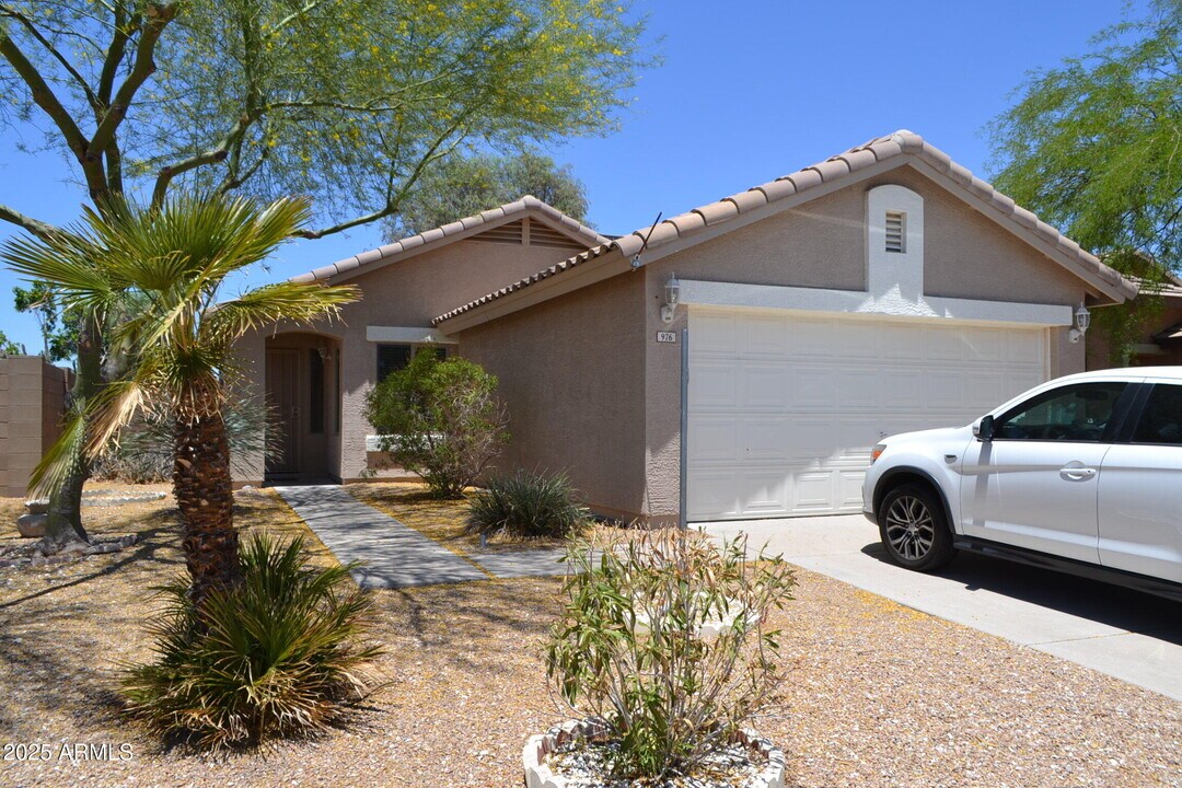 976 E Greenlee Ave in Apache Junction, AZ - Building Photo