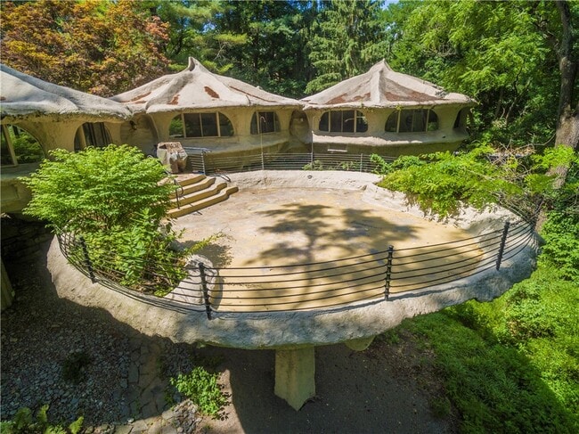 property at 142 Park Rd