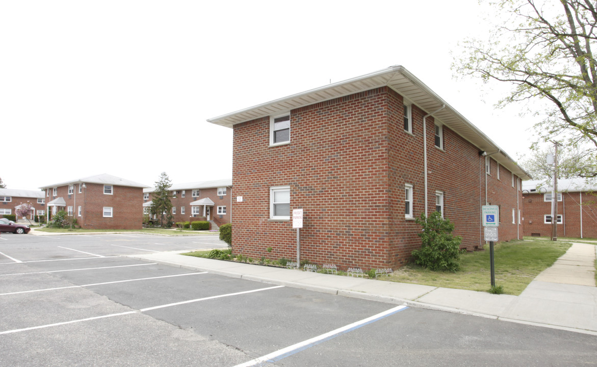 Drum Point Arms in Brick, NJ - Building Photo