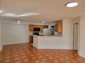 9999 Summerbreeze Dr, Unit 103 in Sunrise, FL - Foto de edificio - Building Photo