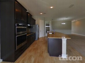 10885 Chitwood Dr in Jacksonville, FL - Foto de edificio - Building Photo