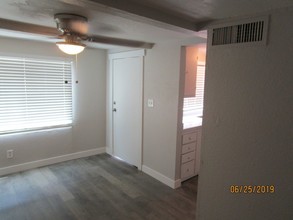 3826 W Roosevelt St-Unit -D in Phoenix, AZ - Building Photo - Building Photo