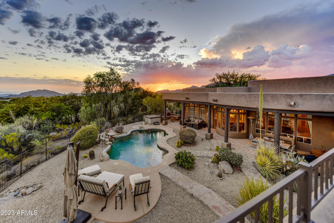 10989 E Taos Dr in Scottsdale, AZ - Foto de edificio