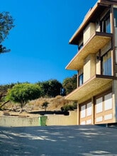 711 W 35th St in San Pedro, CA - Foto de edificio - Building Photo