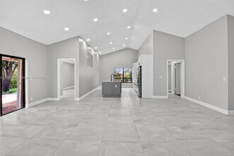 9581 El Clair Ranch Rd in Boynton Beach, FL - Foto de edificio - Building Photo