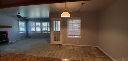 8238 N Village Dr in Hayden, ID - Building Photo - Building Photo