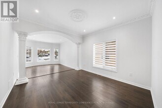 366 Hounslow Ave in Toronto, ON - Building Photo - Building Photo