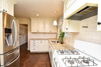 652 65th St in Oakland, CA - Foto de edificio - Building Photo