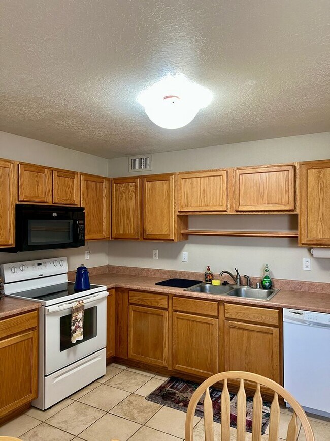 5753 Pinon Altos Rd NW in Albuquerque, NM - Building Photo - Building Photo