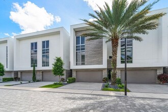 4130 NW 17th Ave in Boca Raton, FL - Foto de edificio - Building Photo