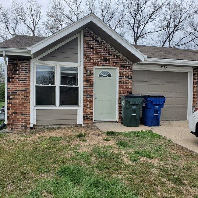 2545 Winterbrook Dr in Lawrence, KS - Foto de edificio - Building Photo