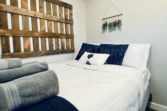 1452 Ivy St in Denver, CO - Foto de edificio - Building Photo