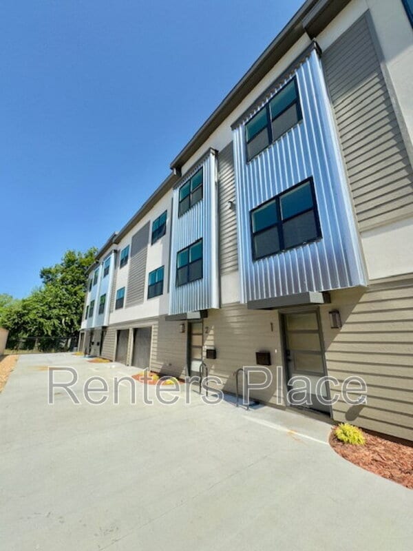 property at 1140 S Quincy Ave