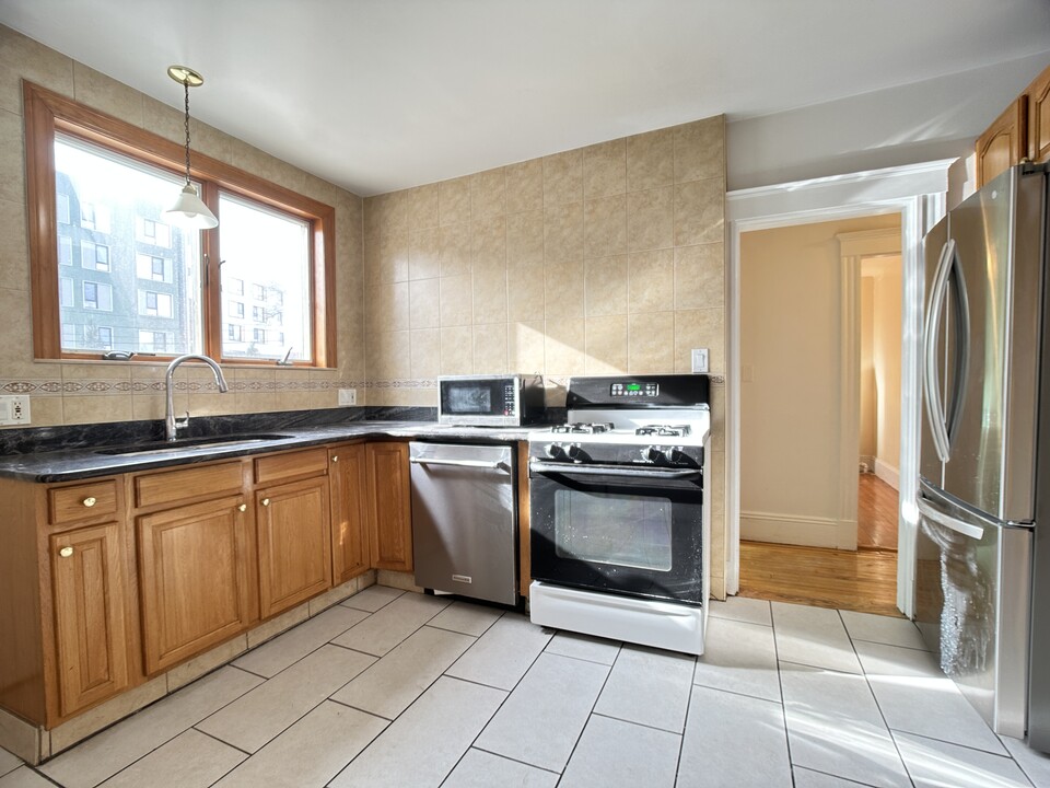 78 Wallingford Rd, Unit 1 in Boston, MA - Building Photo