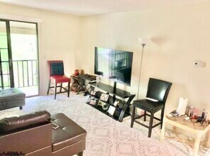 118 Sussex Pl in Absecon, NJ - Building Photo - Building Photo