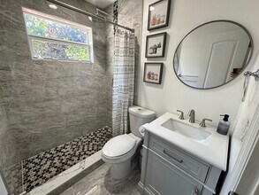 2300 SW 43rd Terrace in Fort Lauderdale, FL - Building Photo - Building Photo