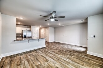 103 S Grassland Rd in Surf City, NC - Foto de edificio - Building Photo