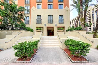 671 Biltmore Way in Coral Gables, FL - Building Photo - Building Photo
