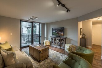 5940 N Sheridan Rd, Unit 301, in Chicago, IL - Building Photo - Building Photo