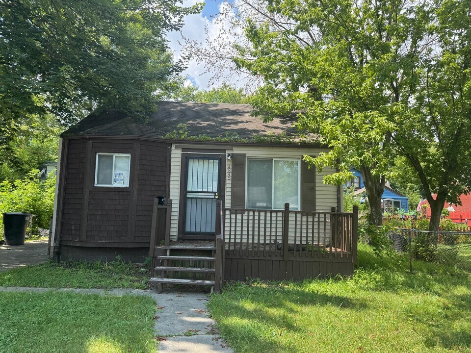 4845 University Pl in Detroit, MI - Building Photo