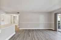 9481 Highland Oak Dr in Tampa, FL - Building Photo - Building Photo