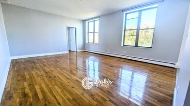 23-34 28th Avenue, 1 in Queens, NY - Building Photo - Building Photo