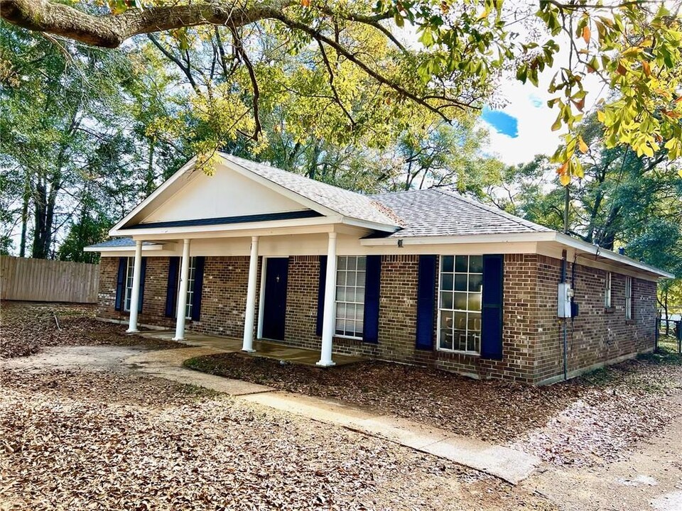 7981 Musketeer Dr in Mobile, AL - Building Photo