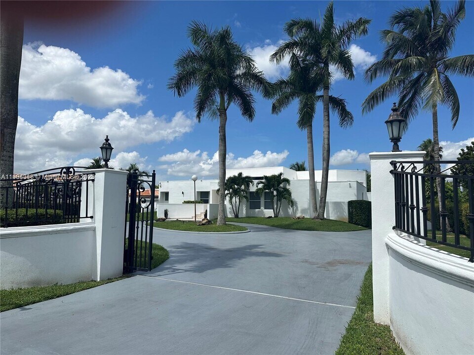 290 NW 125th Ave in Miami, FL - Building Photo