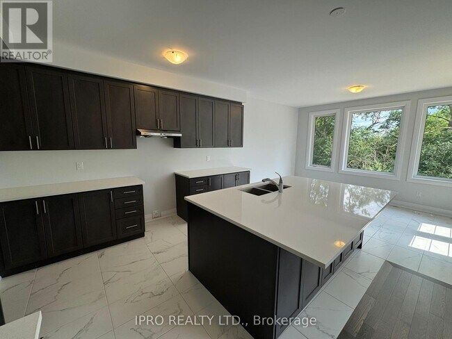 141 Harwood Ave in Woodstock, ON - Building Photo - Building Photo