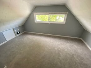 99 Indian Creek Dr in Levittown, PA - Foto de edificio - Building Photo