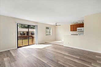 1884 Agora Cir SE, Unit 203 in Palm Bay, FL - Foto de edificio - Building Photo