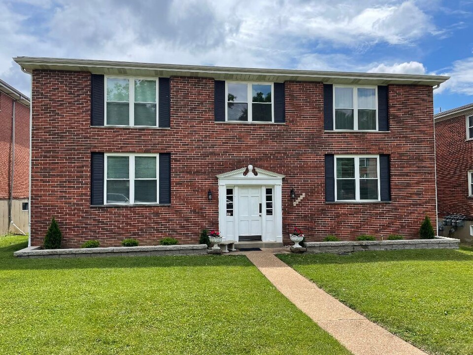 10048 Puttington Dr, Unit D in St. Louis, MO - Foto de edificio