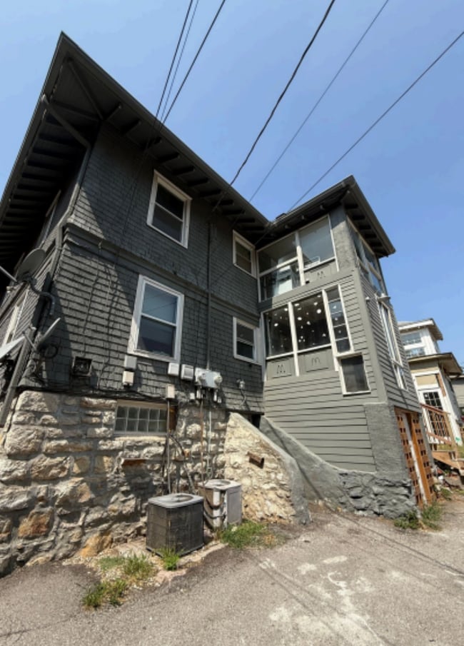 3937-3939 Troost Ave in Kansas City, MO - Foto de edificio - Building Photo