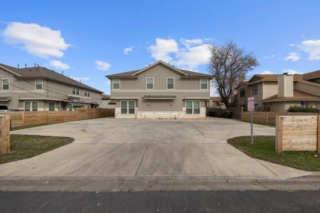 2215 Katy Ln in Georgetown, TX - Foto de edificio - Building Photo
