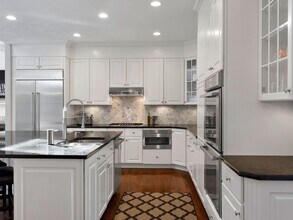 21 Schaffner Ln in Dover, MA - Building Photo - Building Photo