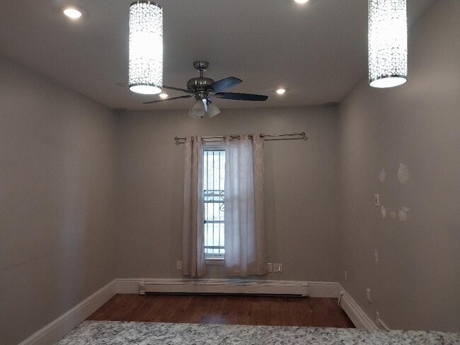 565 Salem St, Unit 2 in Malden, MA - Foto de edificio - Building Photo