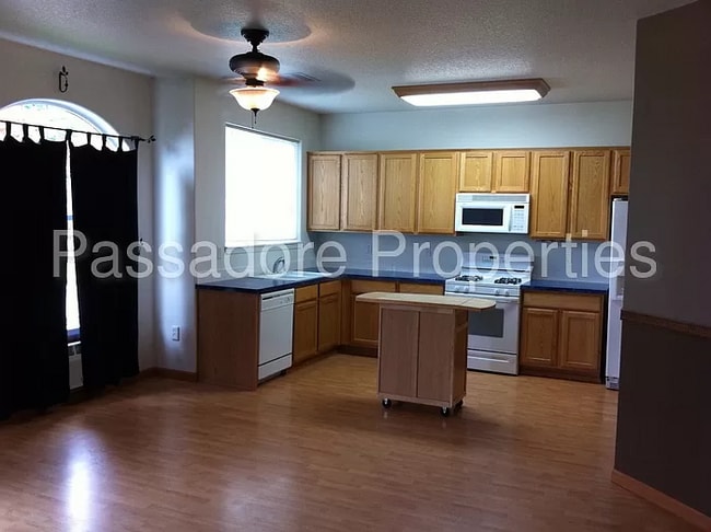 660 NW Ledum Ln in Hillsboro, OR - Building Photo - Building Photo